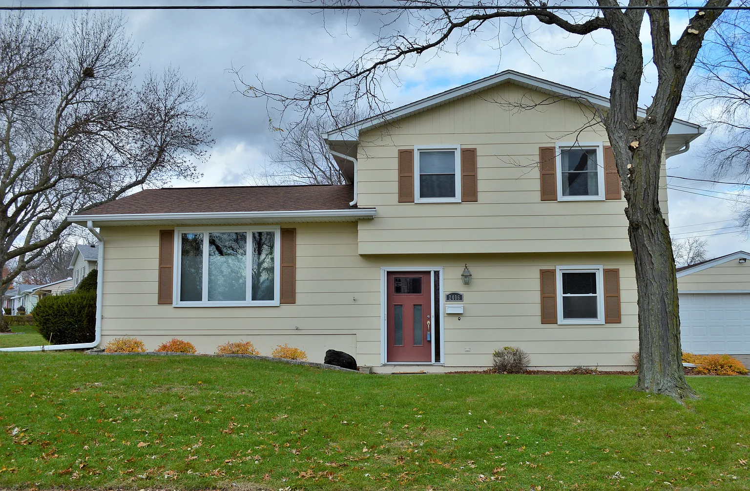 2406 N Clark St photo 1