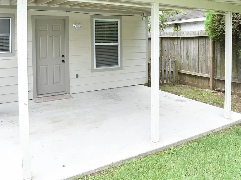 518 Moore St — Photo 16