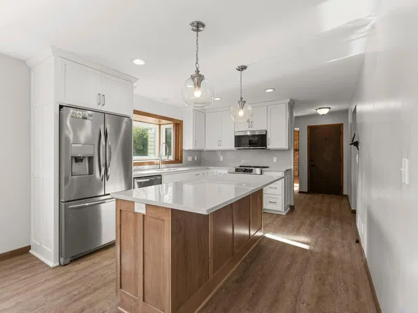 12575 Fescue Ct, Eden Prairie, MN 55347