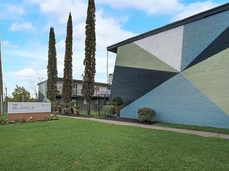 The Blanca Apartments — Photo 4