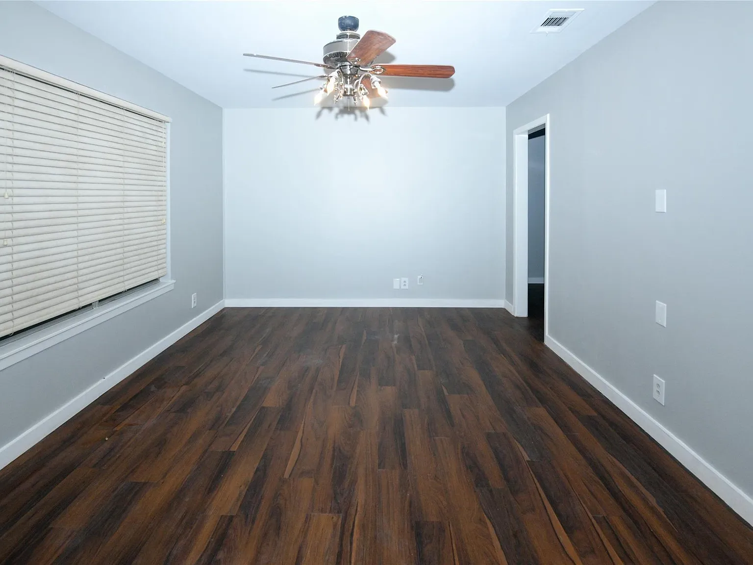 3 bed, 2.0 bath, 1264 sqft, $2,250 — Photo 2