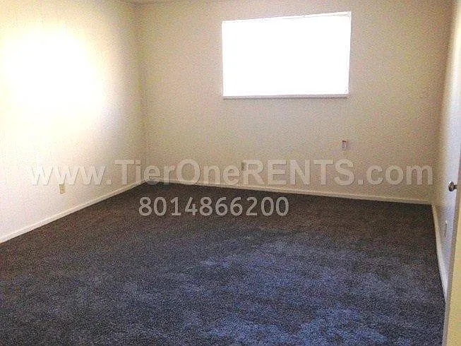 619 Angie Cir — Photo 7