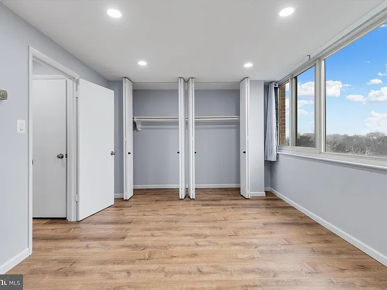 4520 King St #601 — Photo 28