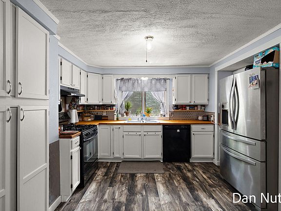 5th image of 107 N Densmore St