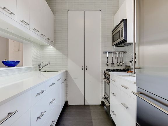 5th image of 101 W 79th St APT 8A
