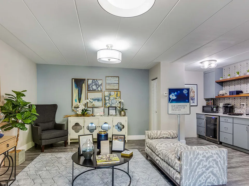 Parkway Apartments