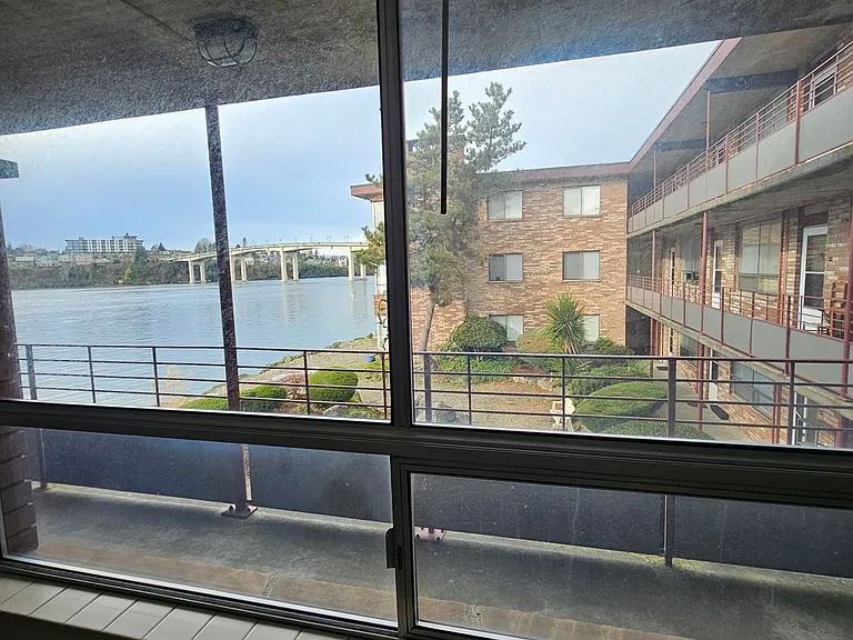 211 Shore Dr — Photo 8