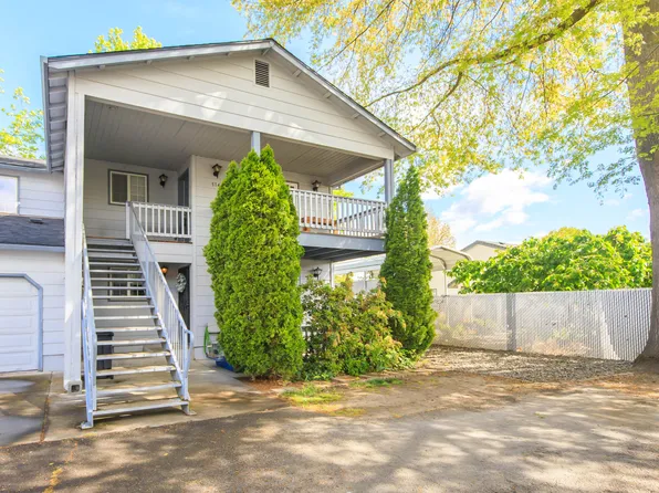 514 Village Dr, Central Point, OR 97502