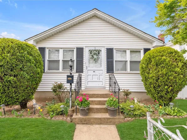 263 Maple Place, Mineola, NY 11501