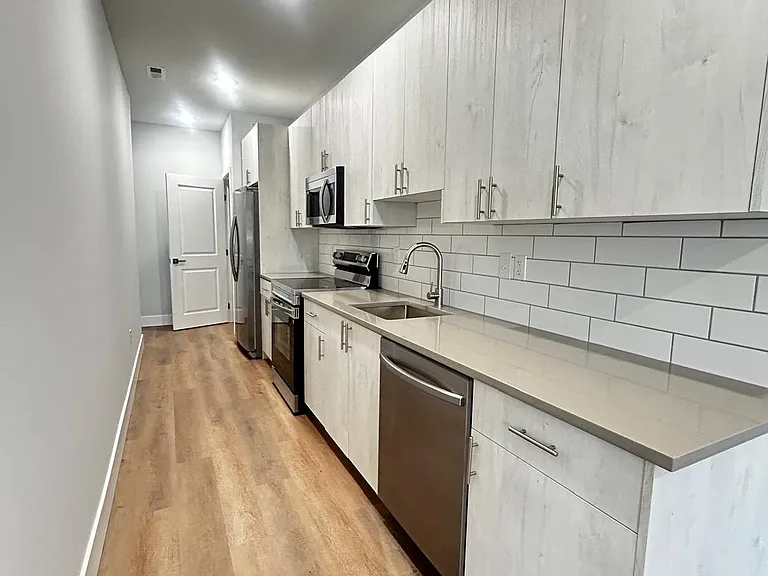 1229 W Hilton St #3 — Photo 3