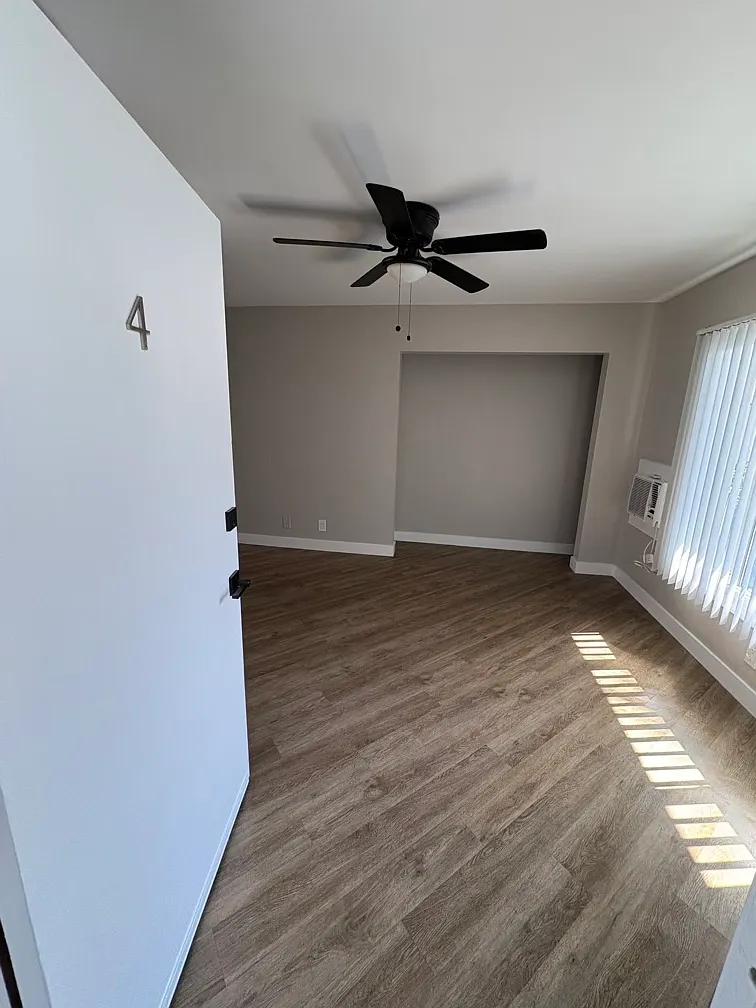 Building Photo - 5412 Carlton Way #4