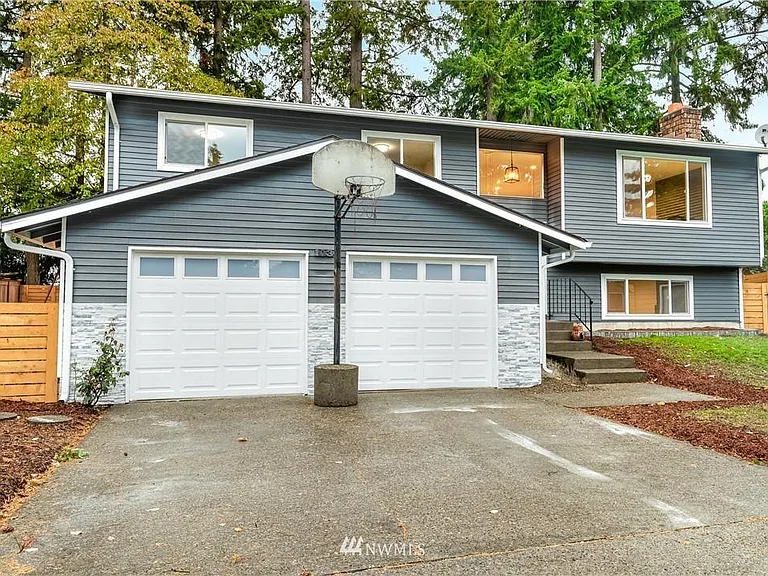 1034 Newport Ct NE — Photo 17