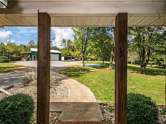 4th image of 1285 Vista Heights Dr
