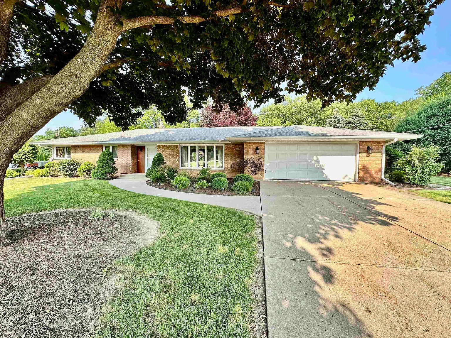 1404 Phelps Ave photo 1