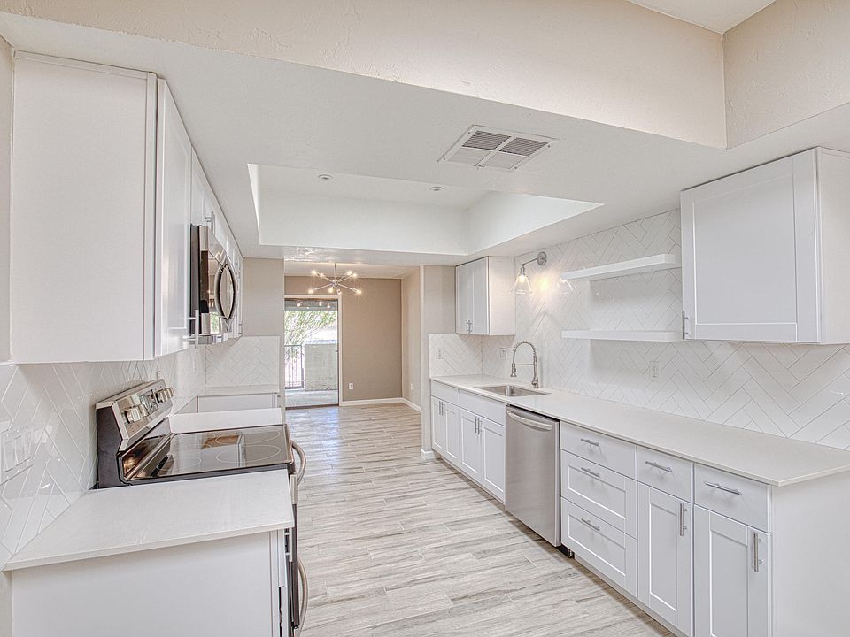 1st image of 808 W Safari Dr