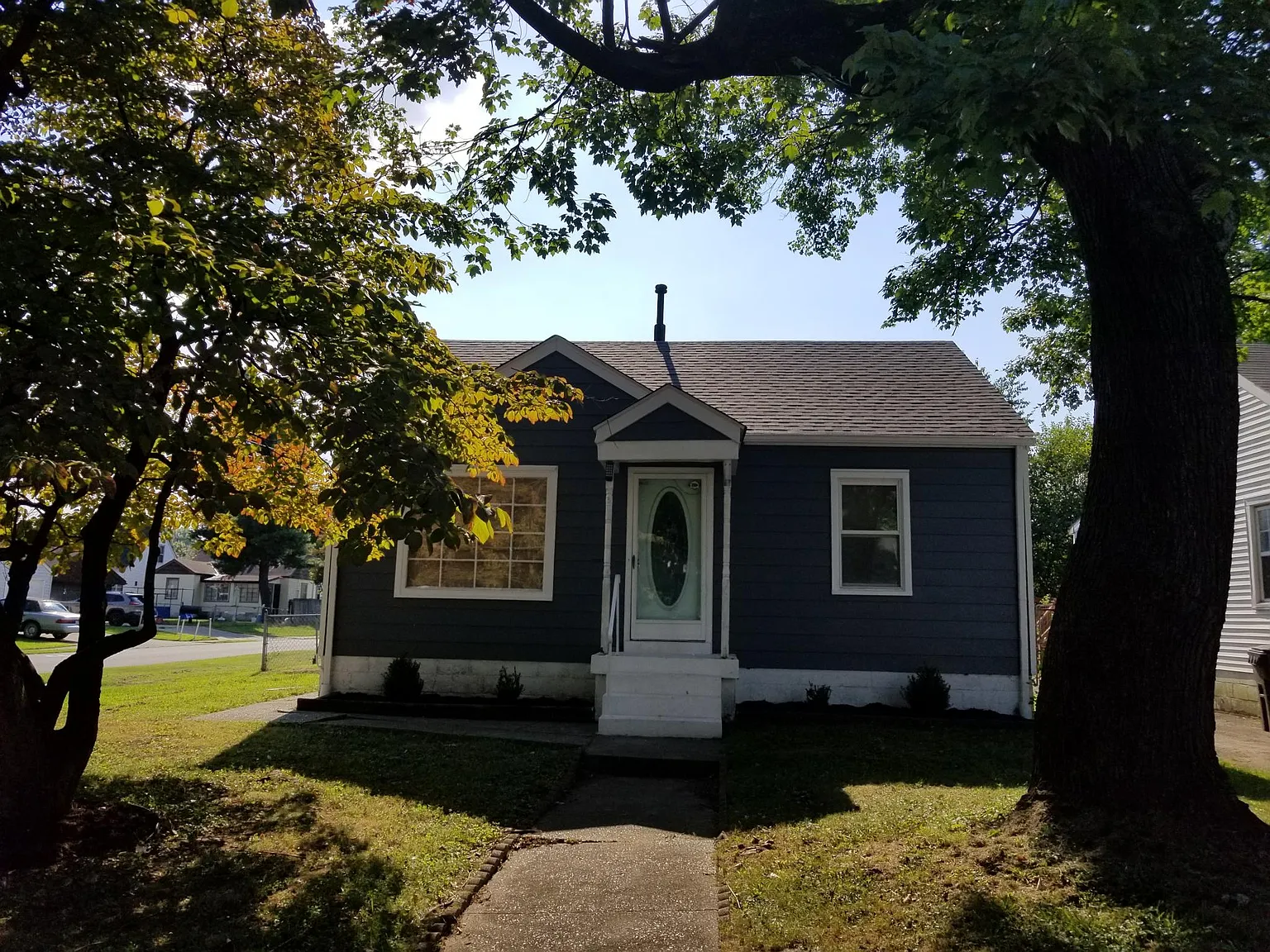 3 bed, 1.5 bath, 1322 sqft, $1,650 — Photo 2