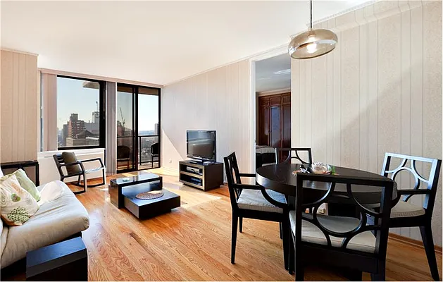 Sold by OneWorld Property Advisors | media 6