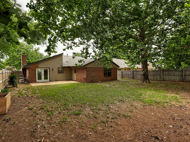605 Springwood St — Photo 24
