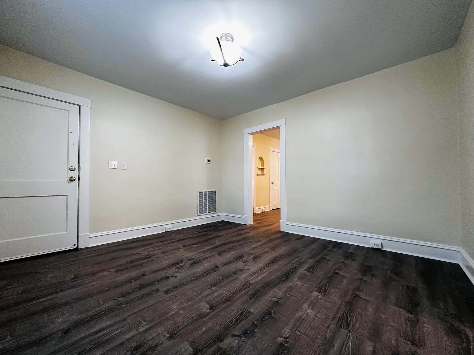 2 bed, 700 sqft, $1,250 — Photo 2