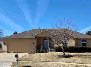 4107 SE Oakwood Ct, Topeka, KS 66609