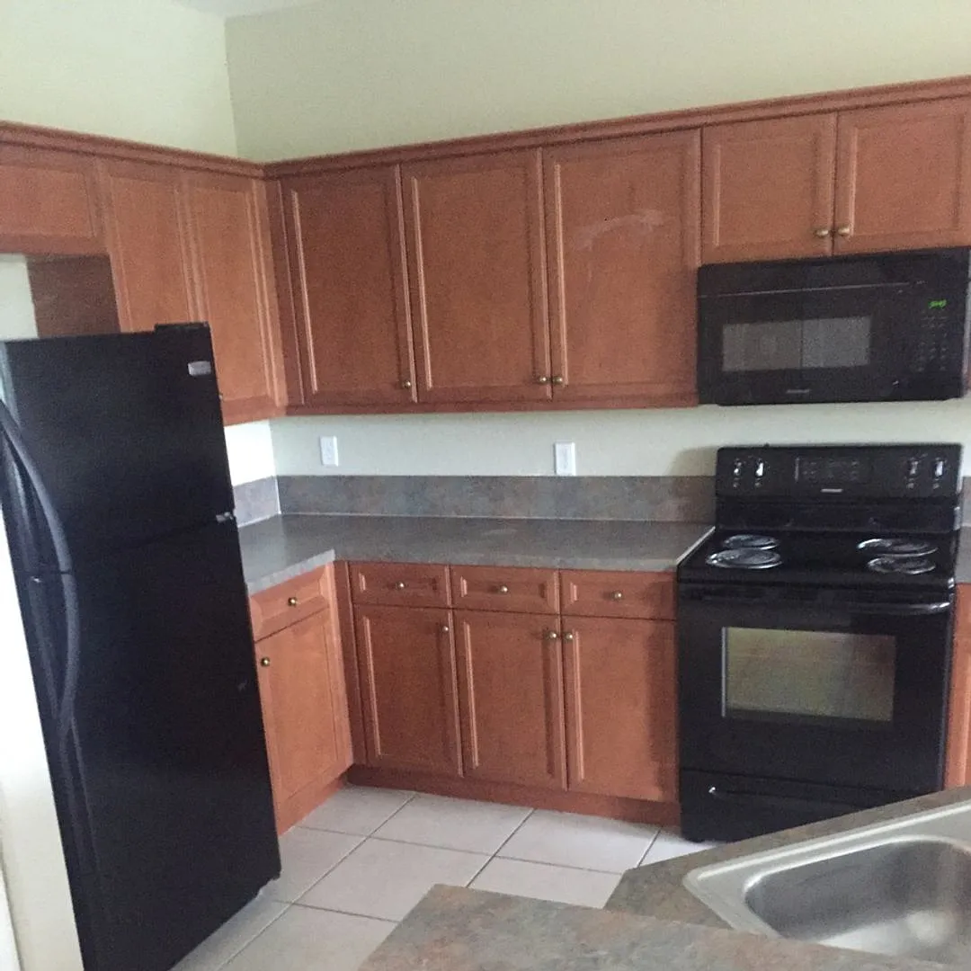 Large Townhouse with Garage — Photo 2