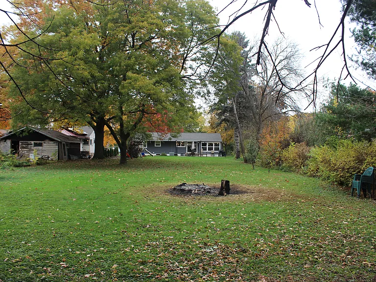 1738 Ryan Ave W — Photo 23