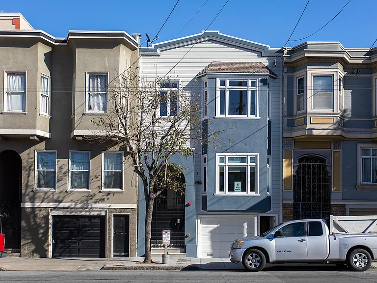 861 S Van Ness Ave — Photo 1