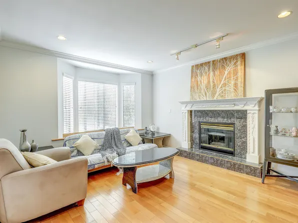 4723 Village Dr, Burnaby, BC V5G 4V7