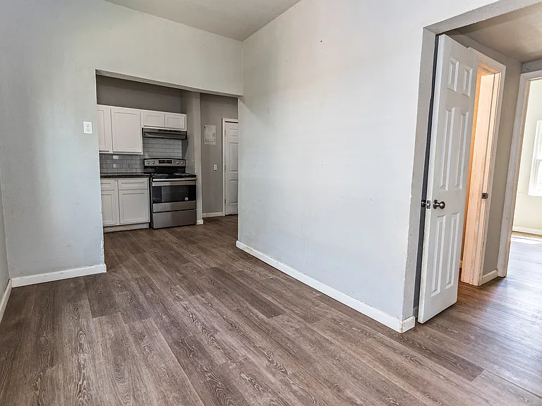 303 N Cleveland Ave — Photo 16