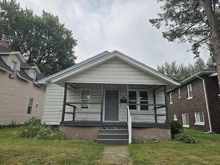 1512 E Bowman St — Photo 9