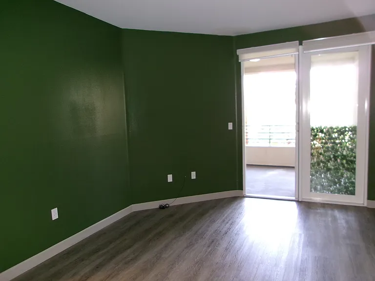 2253 Martin #303 — Photo 12