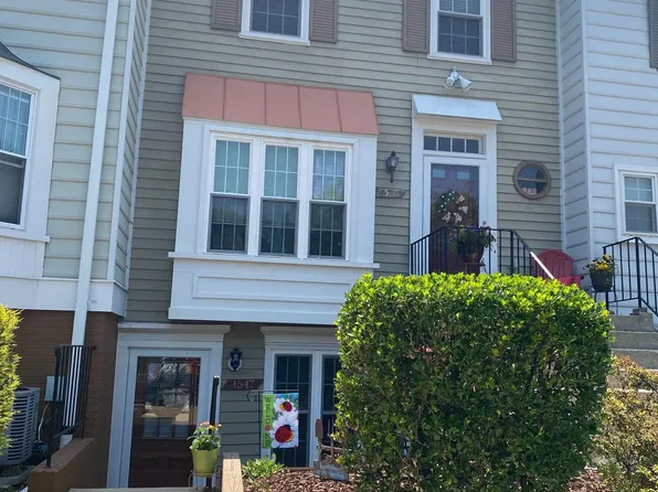 1547 Marlborough Ct, Crofton, MD 21114