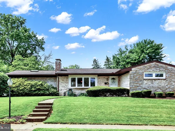 17 Citadel Dr, Camp Hill, PA 17011