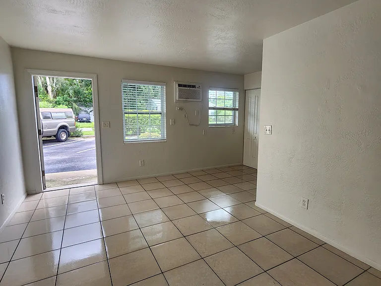 Welk Arms Apartments — Photo 11
