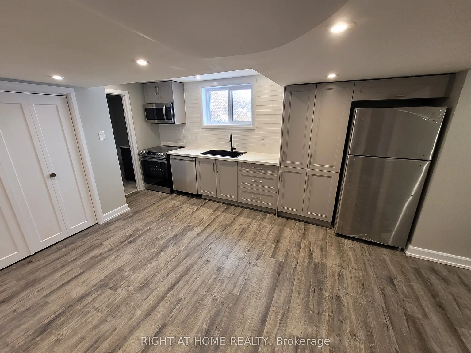 2 bed, $1,900 — Photo 2