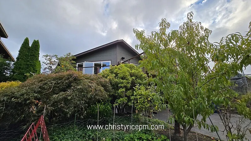 3 bed, 2.5 bath, 2739 sqft, $5,850 — Photo 3