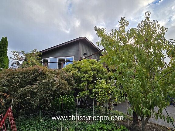 3rd image of 609 13th Ave W