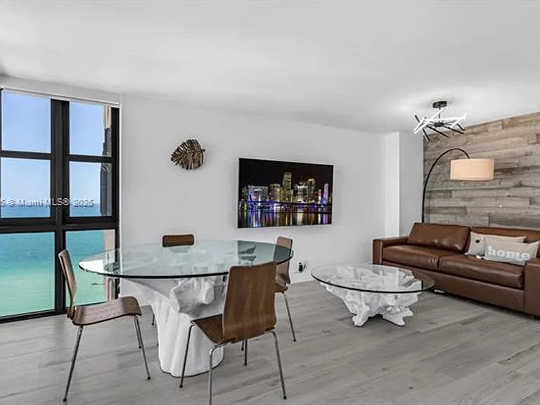 2555 Collins Avenue Cu #2200 — Photo 14