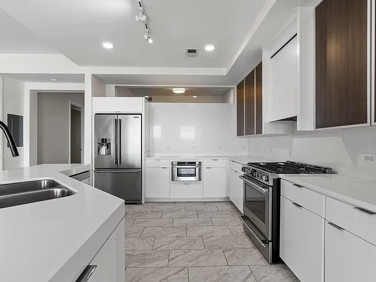 717 Riverside Dr — Photo 4