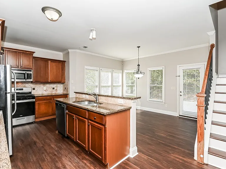 717 Midway Ave — Photo 10