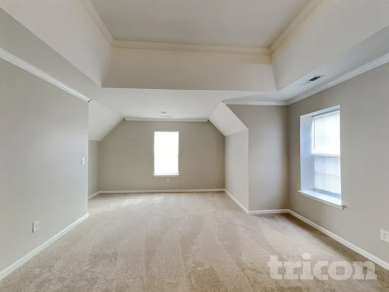 713 Southridge Dr — Photo 9