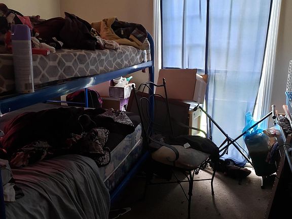 4th image of 925 Guam St