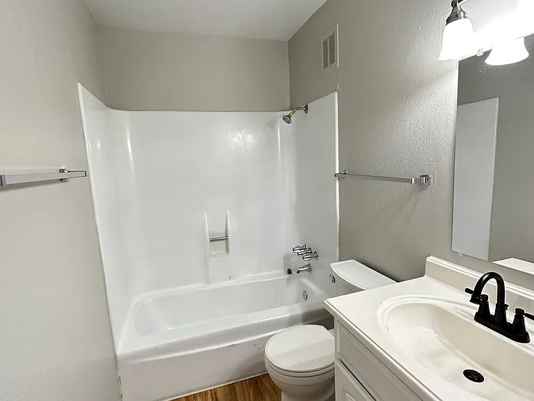 Stone Gate Apartments — Photo 37