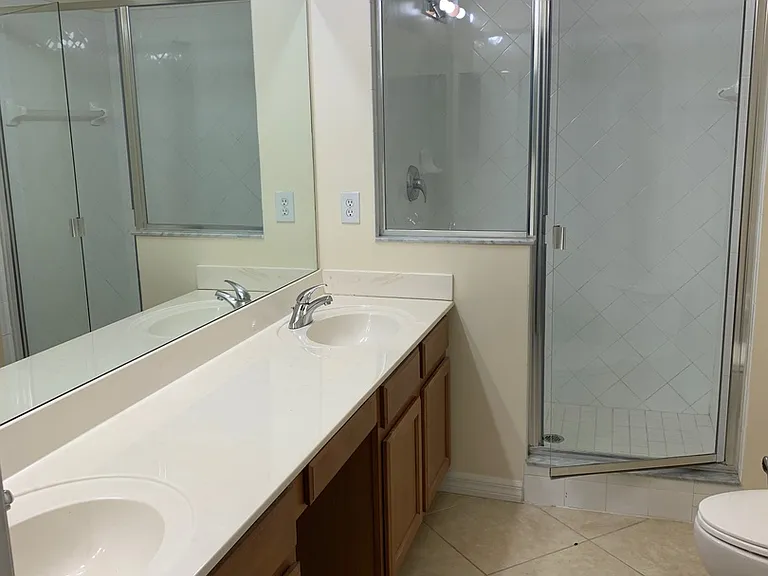 940 Spring Park St #12 — Photo 3