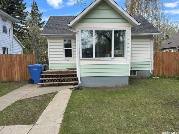 1441 103rd STREET, North Battleford, SK S9A 1L2