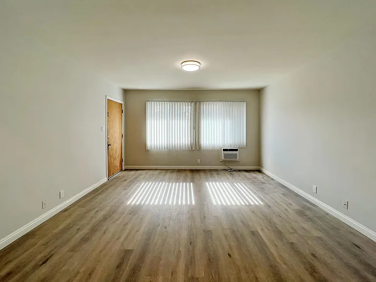 325 N Garfield Ave #I — Photo 3
