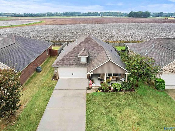 2nd image of 83 Olde Dogwood Trl