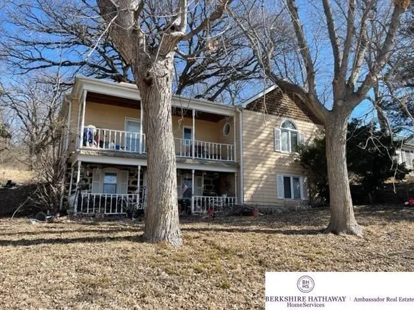 94 Walnut St, Louisville, NE 68037