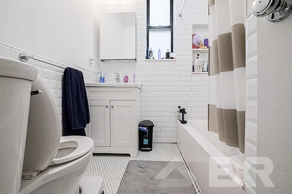 Rented by EXR | media 12