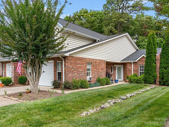 3rd image of 207 Forrestwood Ct